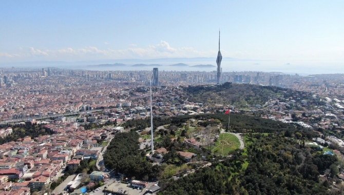 Çamlıca Tepesi’ne Dikilen Türkiye’nin En Uzun Bayrak Direği Havadan Görüntülendi