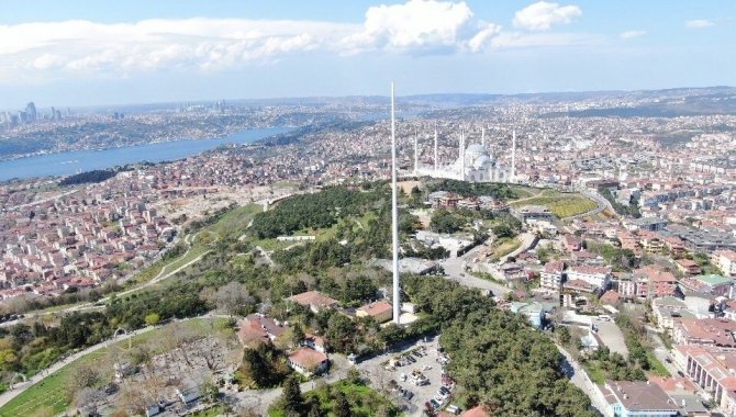 Çamlıca Tepesi’ne Dikilen Türkiye’nin En Uzun Bayrak Direği Havadan Görüntülendi