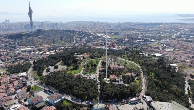Çamlıca Tepesi’ne Dikilen Türkiye’nin En Uzun Bayrak Direği Havadan Görüntülendi