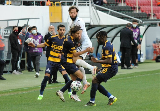 Süper Lig: Mke Ankaragücü: 1 - Y. Denizlispor: 1 (İlk Yarı)