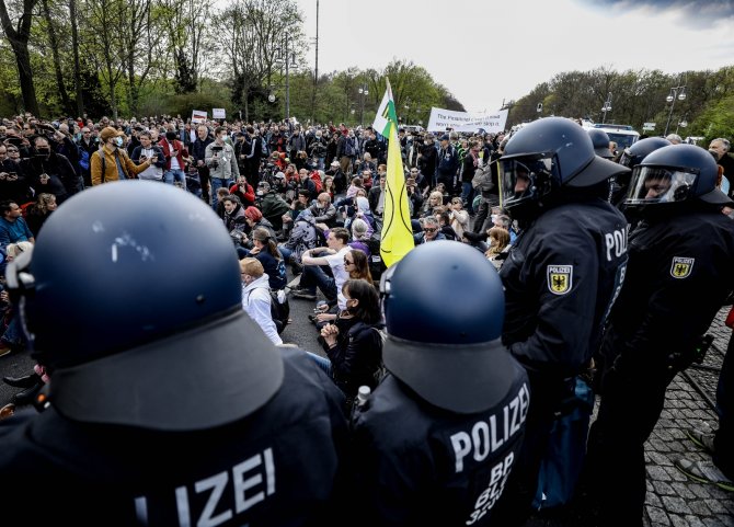 Berlin’de “Enfeksiyondan Koruma Yasası” Protestosu: 150’den Fazla Gözaltı