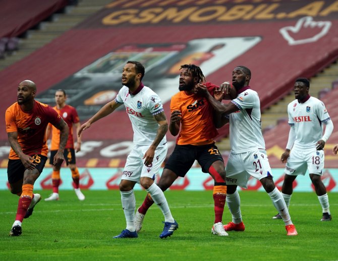 Süper Lig: Galatasaray: 0 - Trabzonspor: 0 (İlk Yarı)