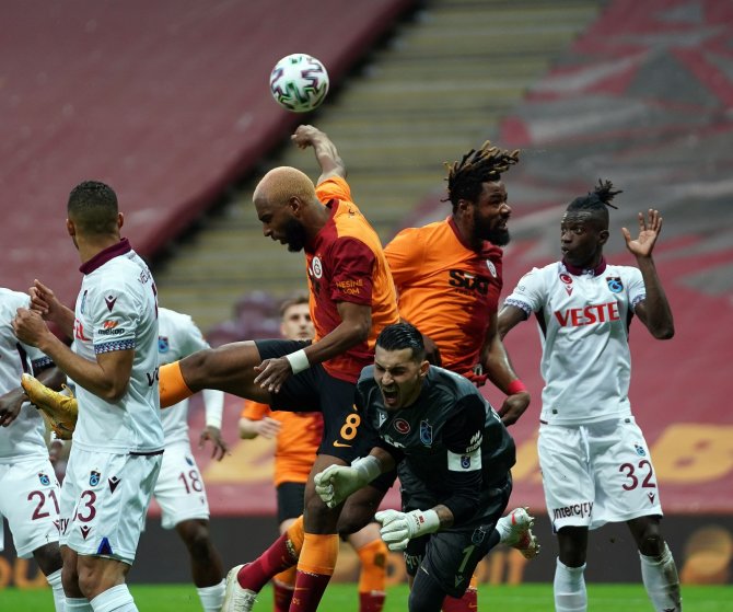 Süper Lig: Galatasaray: 0 - Trabzonspor: 0 (İlk Yarı)