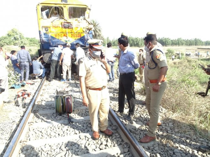 Hindistan’da Yolcu Treni Kamyona Çarptı: En Az 5 Ölü