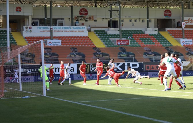 Süper Lig: Aytemiz Alanyaspor: 2 - Gaziantep Fk: 2 (İlk Yarı)