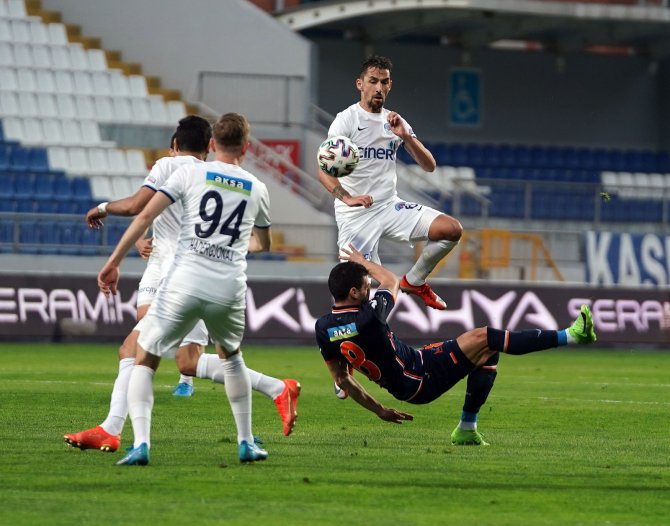 Süper Lig: Kasımpaşa: 0 - Medipol Başakşehir: 1 (İlk Yarı)