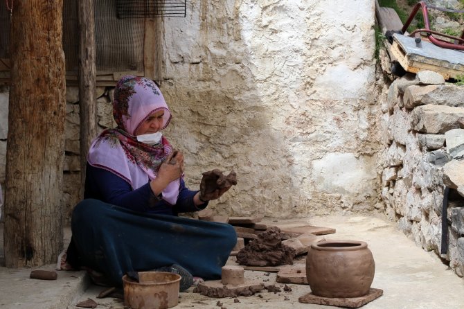 Yüzyıllardır Anadan Kıza Öğretilerek Yaşatılan Gelenek: Dölek Güveci