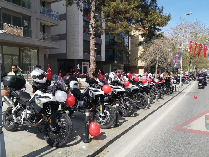 İstanbul’da Polis Korteji Eşliğinde ’23 Nisan’ Coşkusu