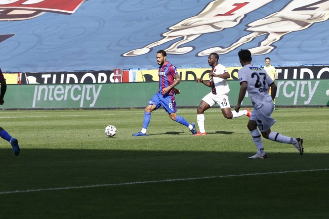Süper Lig: Trabzonspor: 1 - Fatih Karagümrük: 0 (İlk Yarı)
