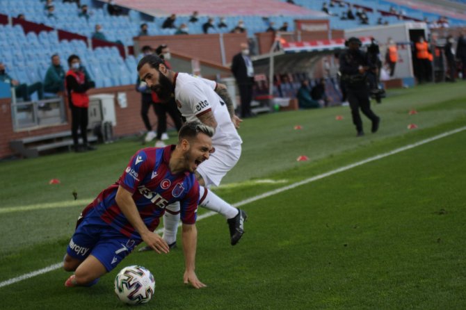 Süper Lig: Trabzonspor: 1 - Fatih Karagümrük: 0 (İlk Yarı)