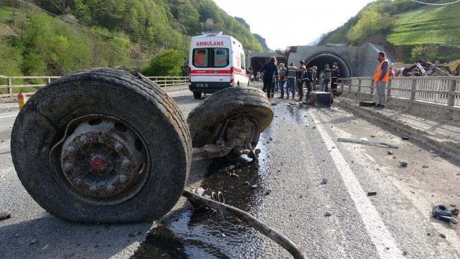 Kaza Sonrası Ortalık Savaş Alanına Döndü