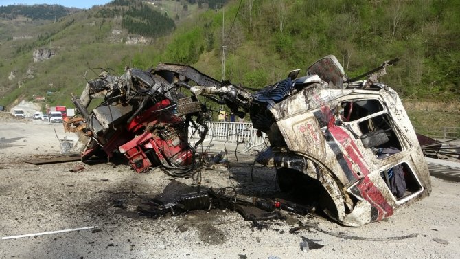 Kaza Sonrası Ortalık Savaş Alanına Döndü