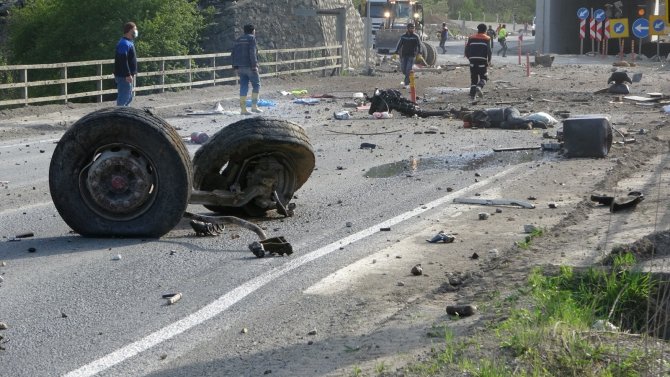Kaza Sonrası Ortalık Savaş Alanına Döndü