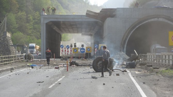 Kaza Sonrası Ortalık Savaş Alanına Döndü