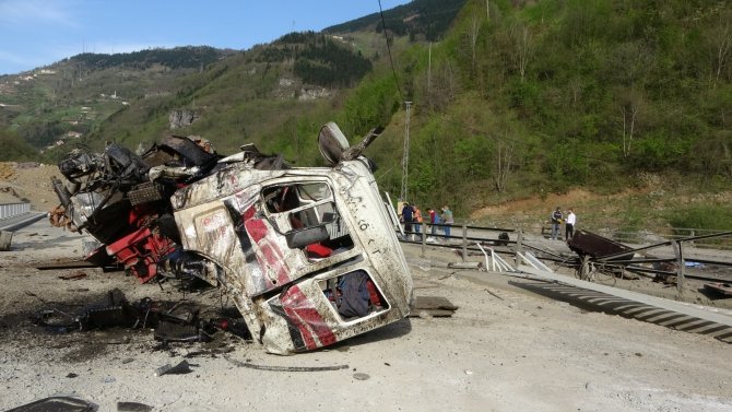 Kaza Sonrası Ortalık Savaş Alanına Döndü