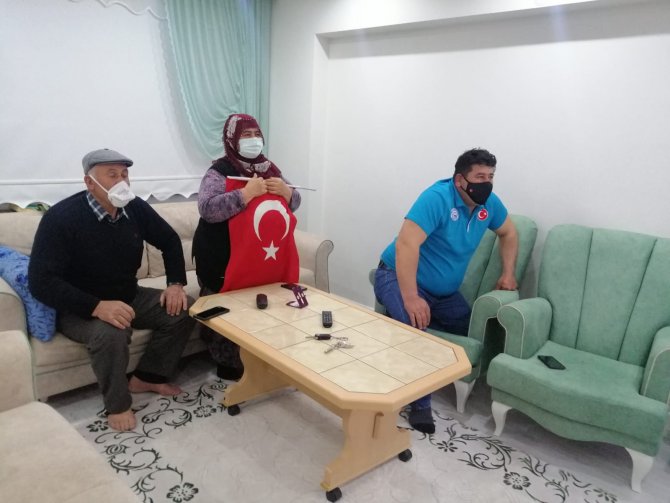 Rıza Kayaalp’in Baba Evinde Şampiyonluk Sevinci