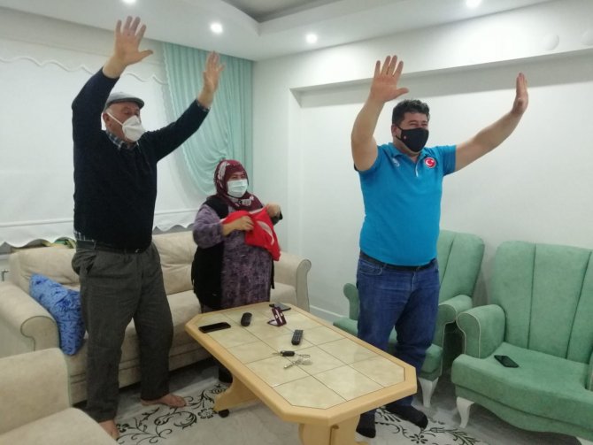 Rıza Kayaalp’in Baba Evinde Şampiyonluk Sevinci