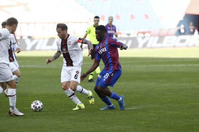 Süper Lig: Trabzonspor: 1 - Fatih Karagümrük: 0 (İlk Yarı)