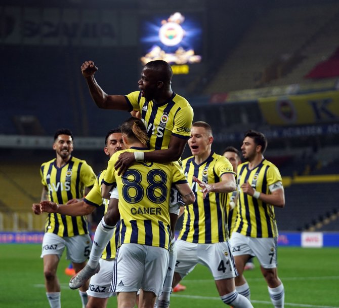 Süper Lig: Fenerbahçe: 1 - Kasımpaşa: 1 (Maç Devam Ediyor)