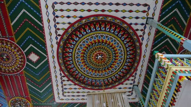 Bu Cami Ahşap Süslemeleri İle Dikkat Çekiyor