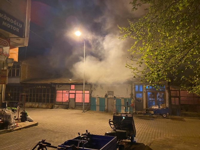 Çorum’da Korkutan Yangın: 4 Dükkan Yandı, 3’ü Zarar Gördü