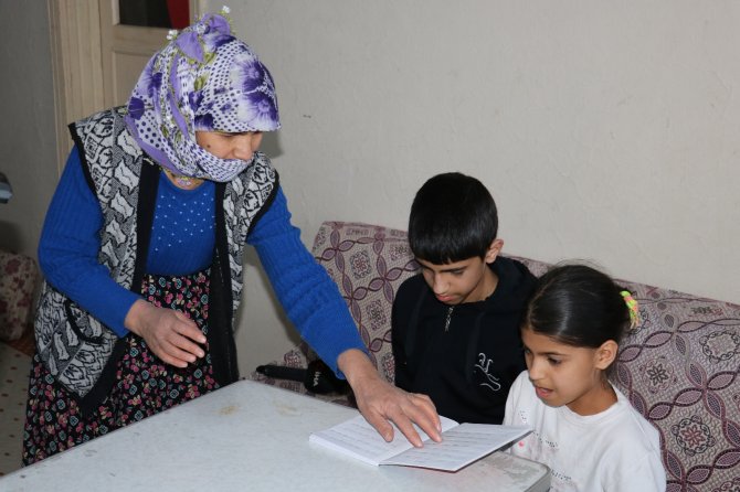 Yasin Ve Elif Kardeşler Hayata Çift Renk Bakıyor