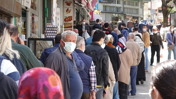 Bursa’da Yüzlerce Metre Et Kuyruğu