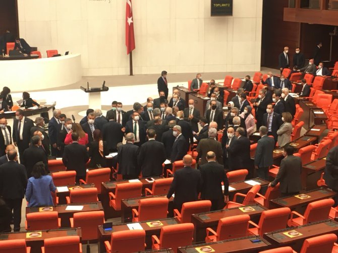 Tbmm’de Tansiyon Yükseldi