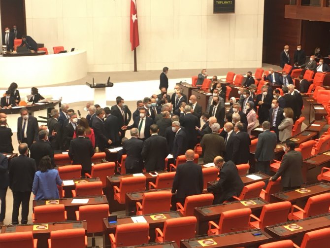 Tbmm’de Tansiyon Yükseldi