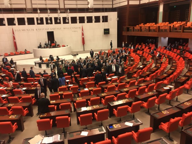 Tbmm’de Tansiyon Yükseldi