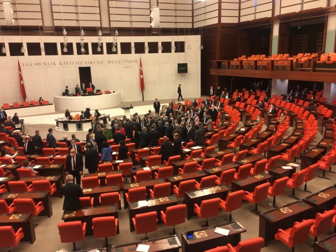 Tbmm’de Tansiyon Yükseldi