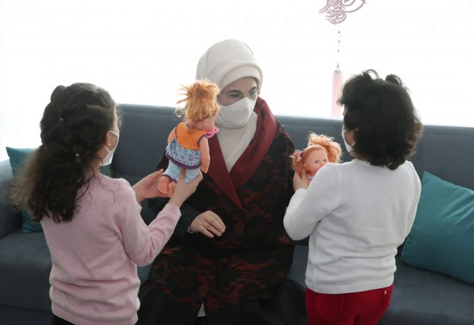 Emine Erdoğan’dan Sevgi Evleri’nde Yaşayan Çocuklara Ziyaret
