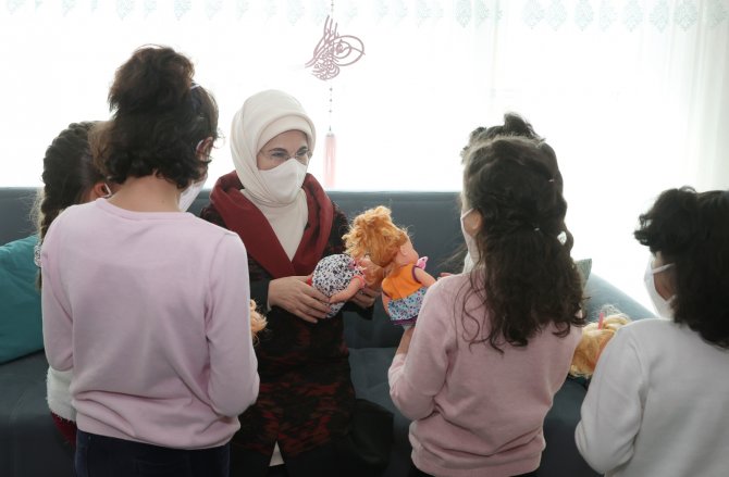 Emine Erdoğan’dan Sevgi Evleri’nde Yaşayan Çocuklara Ziyaret