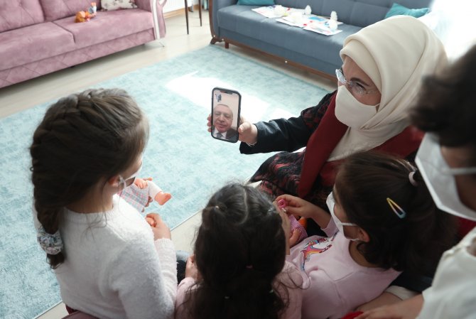 Emine Erdoğan’dan Sevgi Evleri’nde Yaşayan Çocuklara Ziyaret