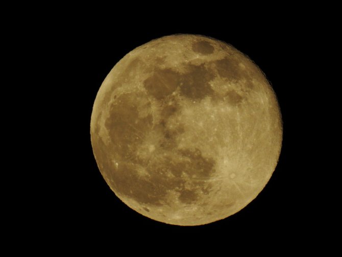 Gümüşhane’de Kartpostallık Dolunay Manzarası