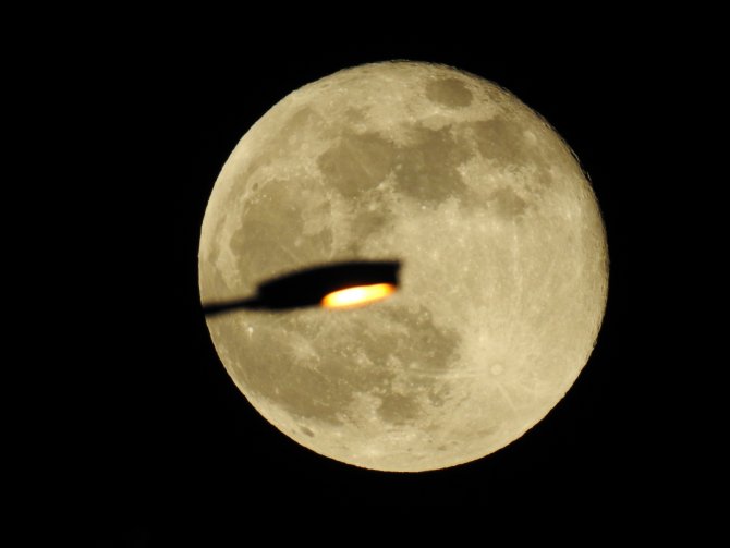 Gümüşhane’de Kartpostallık Dolunay Manzarası