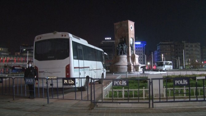 Taksim Meydanı Ve Gezi Parkı’nda 1 Mayıs İşçi Bayramı Öncesi Polis Barikatı