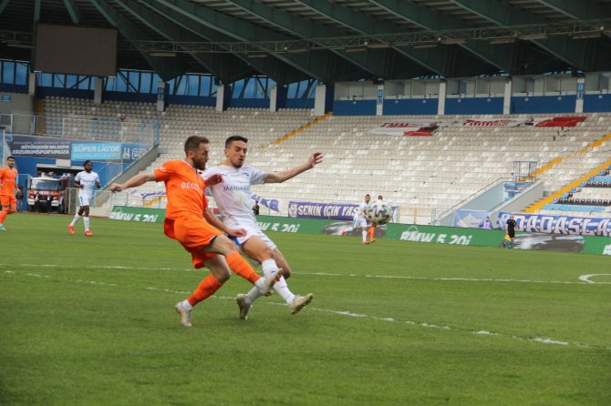 Süper Lig: Bb Erzurumspor: 1 - Medipol Başakşehir: 0 (İlk Yarı)