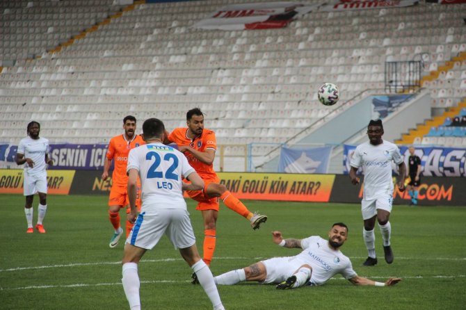 Süper Lig: Bb Erzurumspor: 1 - Medipol Başakşehir: 0 (İlk Yarı)