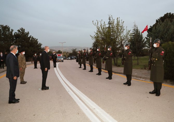 Cumhurbaşkanı Erdoğan, Askerlerle İftar Yaptı