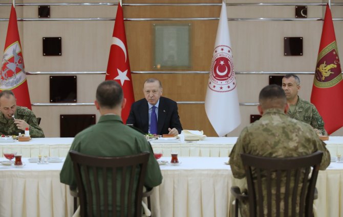 Cumhurbaşkanı Erdoğan, Askerlerle İftar Yaptı