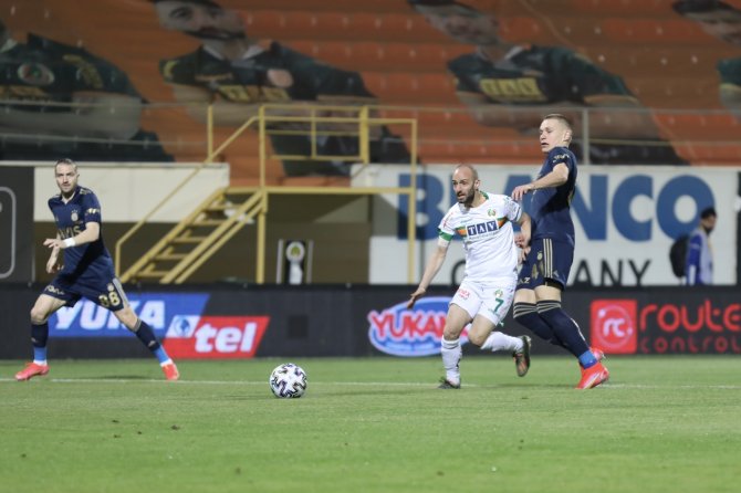Süper Lig: Alanyaspor: 0 - Fenerbahçe: 0 (İlk Yarı)