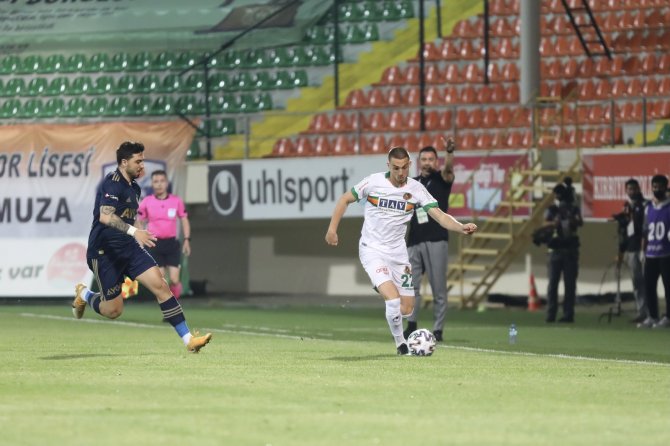 Süper Lig: Alanyaspor: 0 - Fenerbahçe: 0 (İlk Yarı)
