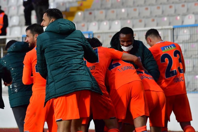 Başakşehir Rahat Nefes Aldı