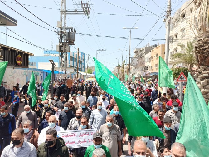 Gazze’de Genel Seçimlerin Ertelemesine Karşı Protesto