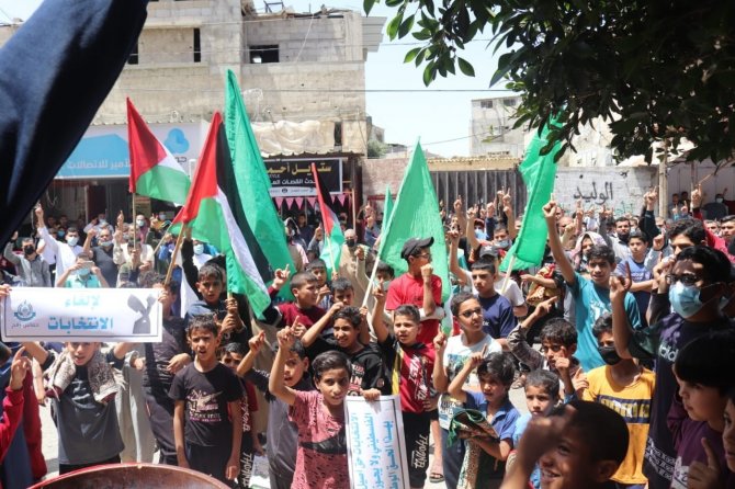 Gazze’de Genel Seçimlerin Ertelemesine Karşı Protesto