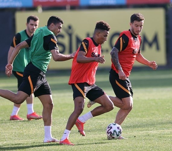 Galatasaray’da Gençlerbirliği Maçı Hazırlıkları Sürüyor