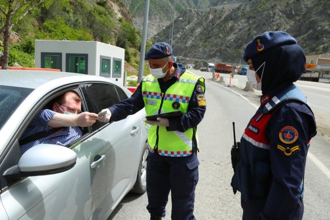 Artvin’de Tam Kapanma Denetimleri Sürüyor