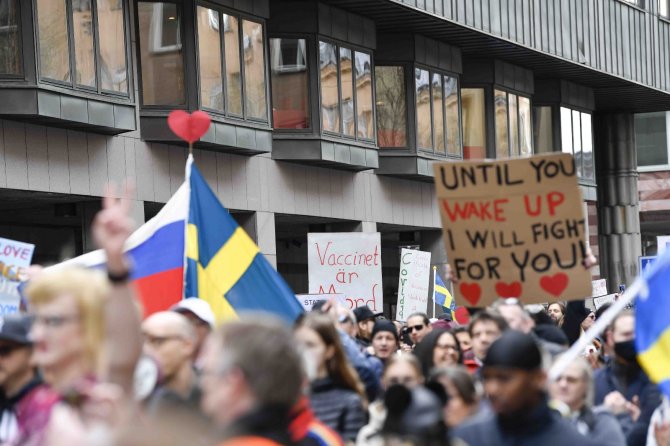 İsveç’te 1 Mayıs Yürüyüşü Covid-19 Protestosuna Dönüştü