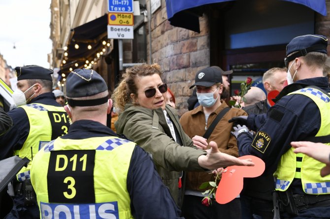 İsveç’te 1 Mayıs Yürüyüşü Covid-19 Protestosuna Dönüştü